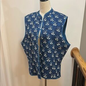 Reversible floral quilted vest size L/XL